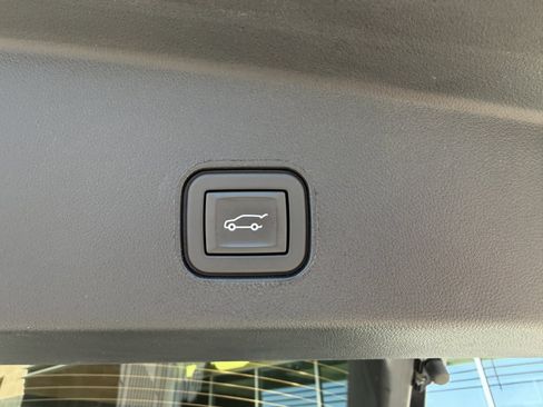 Used 2024 Cadillac Lyriq Sport RWD image 37