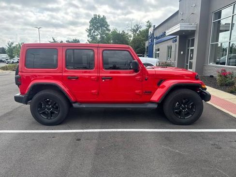 Used 2021 Jeep Wrangler Unlimited Sahara AWD/4WD image 3