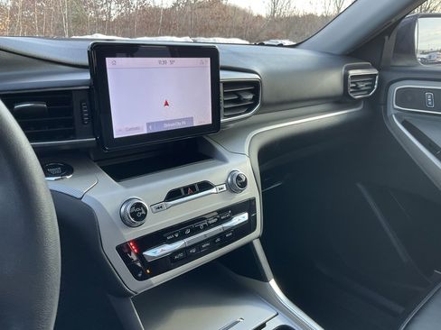 Used 2023 Ford Explorer XLT w/ Equipment Group 202A image 10