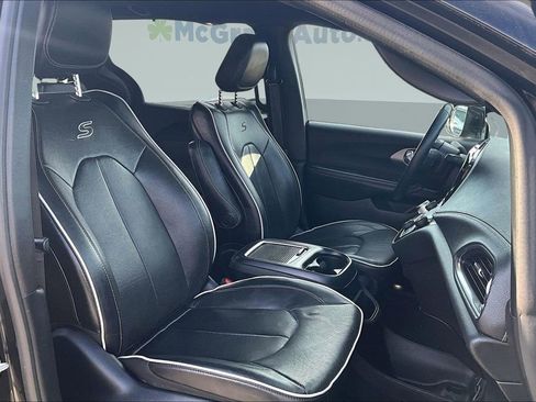 Used 2020 Chrysler Pacifica Limited w/ S Appearance Package image 30