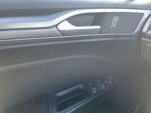 Used 2020 Ford Fusion SE image 30