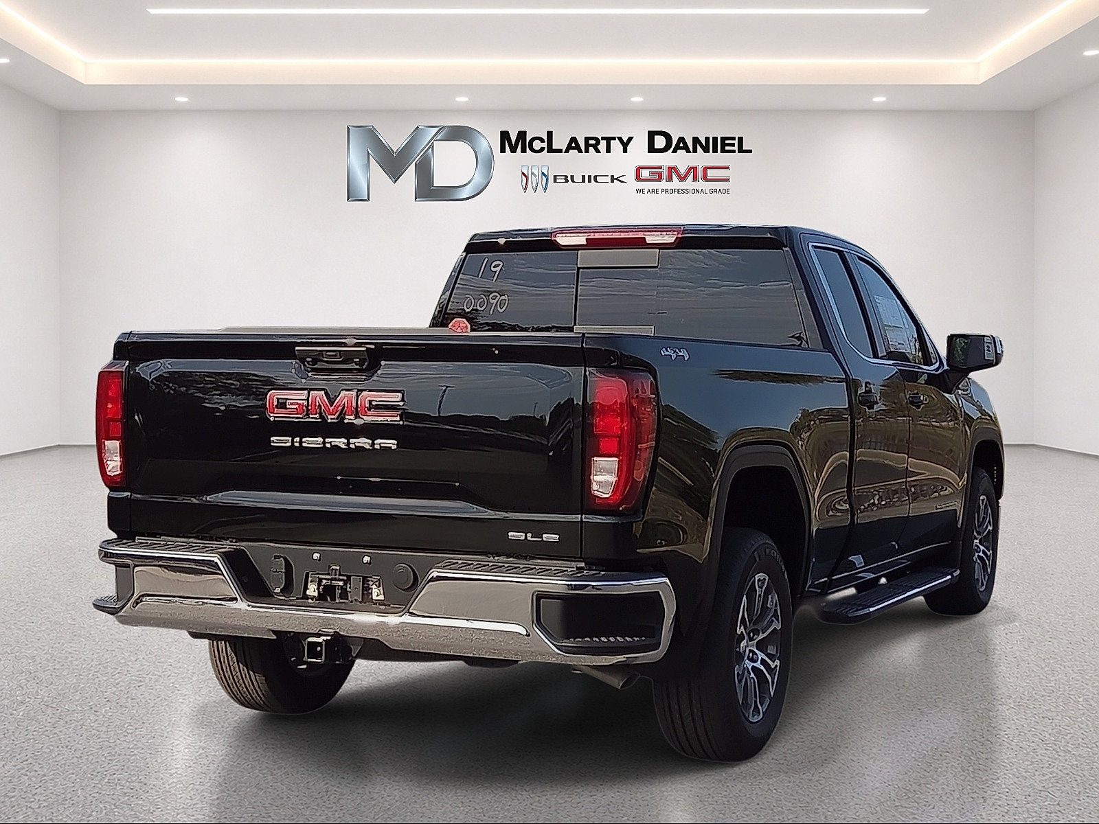 New 2026 GMC Sierra 1500 SLE w/ Preferred Package AWD/4WD image 5