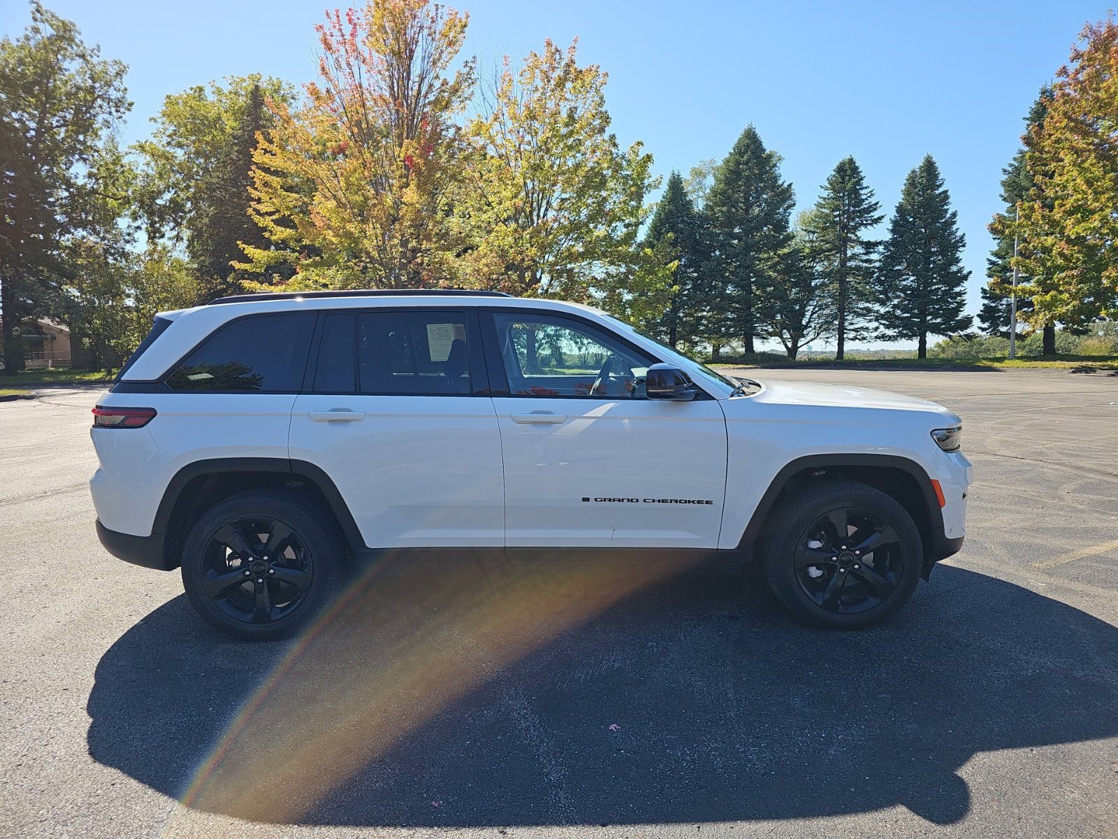 Used 2023 Jeep Grand Cherokee Limited w/ Luxury Tech Group II AWD/4WD image 7