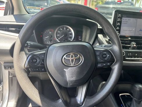 Used 2020 Toyota Corolla LE FWD image 18