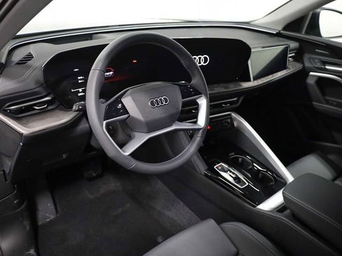 Certified 2025 Audi Q5 Prestige image 4