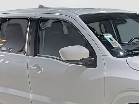 Used 2025 Nissan Frontier SV image 15