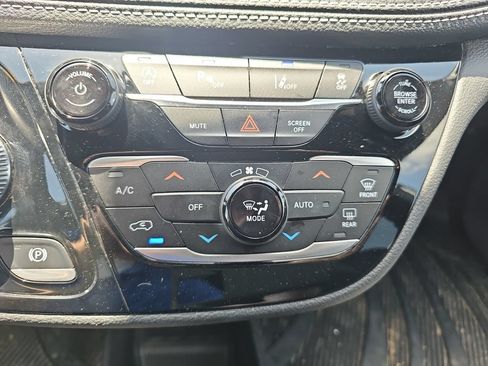 Used 2023 Chrysler Pacifica Touring-L w/ S Appearance Package AWD/4WD image 25