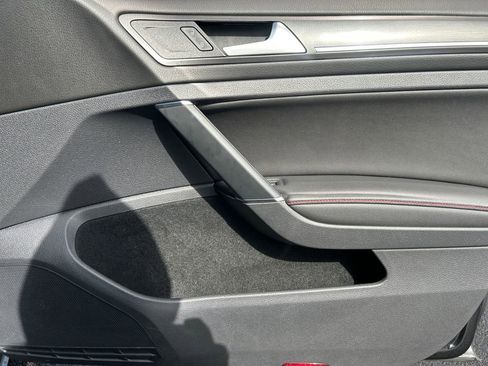Used 2019 Volkswagen GTI SE image 25