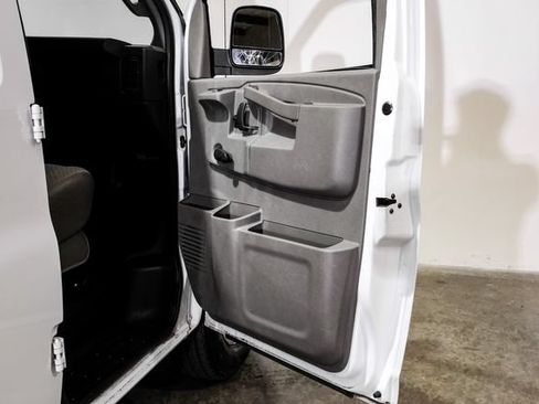 Used 2020 Chevrolet Express 2500 RWD image 40