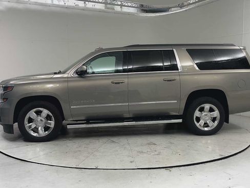 Used 2018 Chevrolet Suburban LT w/ LT Signature Package AWD/4WD image 5