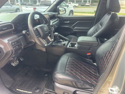 Used 2024 Toyota Tacoma TRD Sport AWD/4WD image 17