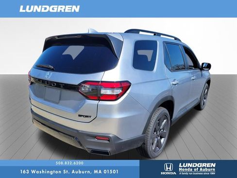 New 2026 Honda Pilot Sport image 7