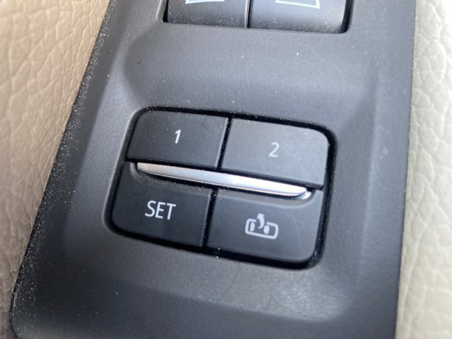 Used 2024 GMC Yukon XL Denali AWD/4WD image 23