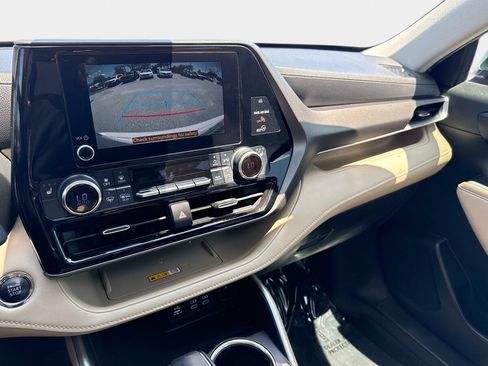 Used 2023 Toyota Highlander XLE FWD image 25