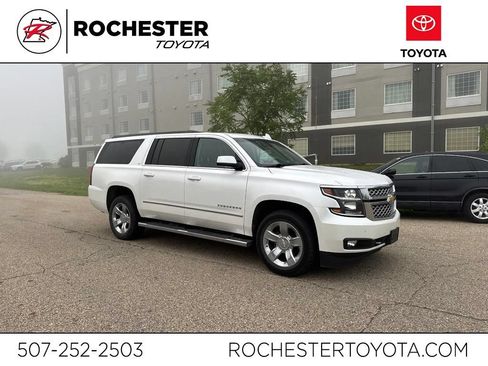 Used 2017 Chevrolet Suburban LT w/ LT Signature Package AWD/4WD image 1