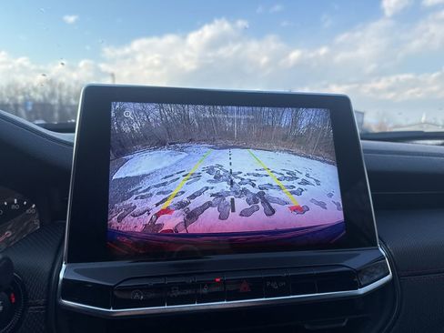 Used 2025 Jeep Compass Trailhawk image 31