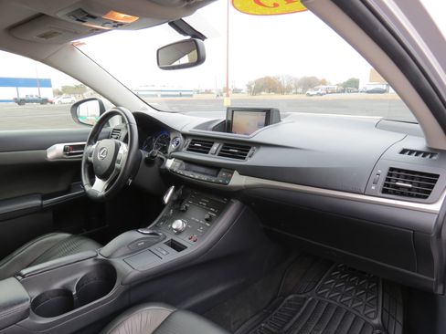 Used 2013 Lexus CT 200h image 28