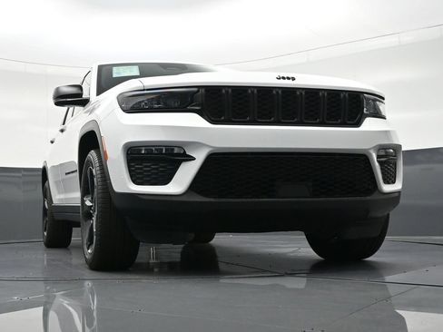 Used 2025 Jeep Grand Cherokee Limited w/ Black Appearance Package RWD image 29
