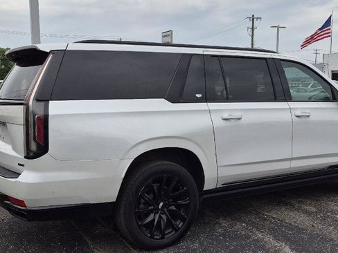 Used 2023 Cadillac Escalade ESV Sport Platinum w/ LPO, ONYX Package AWD/4WD image 3