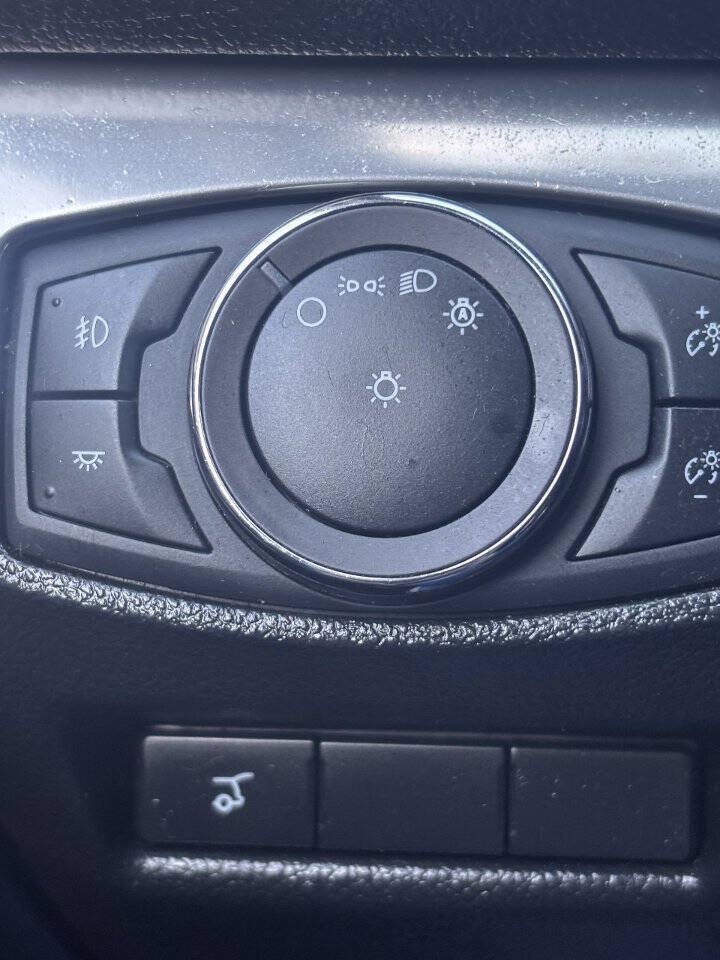 Used 2019 Ford Explorer XLT w/ Equipment Group 202A FWD image 11