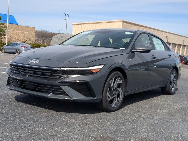 Used 2025 Hyundai Elantra Limited FWD image 7