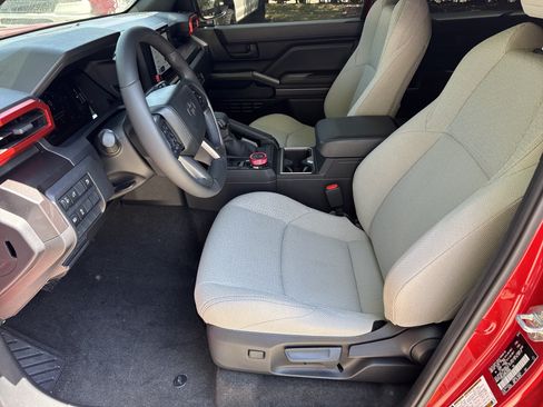 Used 2025 Toyota 4Runner SR5 AWD/4WD image 9