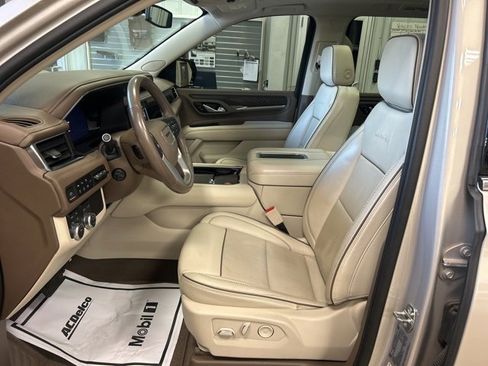 Used 2022 GMC Yukon XL Denali image 9