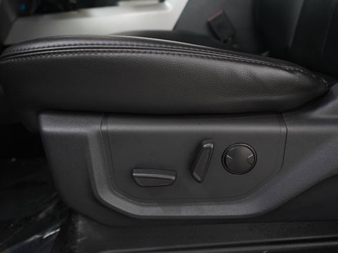 Used 2022 Ford F250 Lariat w/ Black Appearance Package image 24