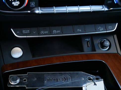 Used 2023 Audi Q5 Premium w/ Convenience Package image 28