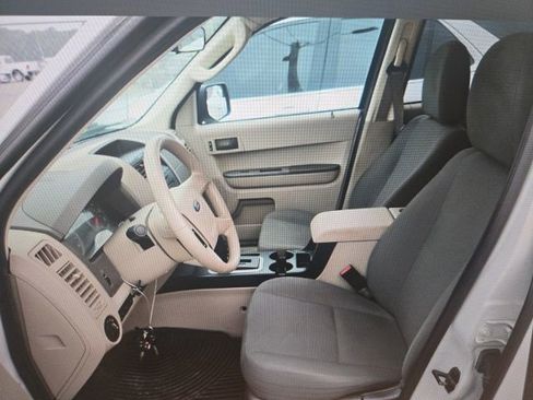 Used 2012 Ford Escape XLS AWD/4WD image 7