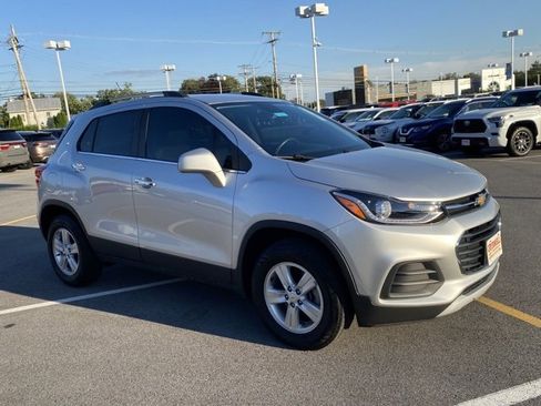Used 2020 Chevrolet Trax LT w/ LT Convenience Package image 7