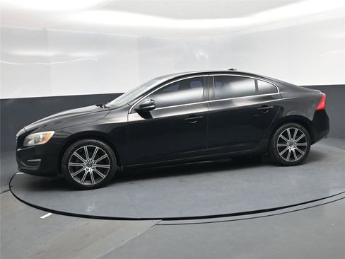 Used 2018 Volvo S60 T5 Inscription image 3