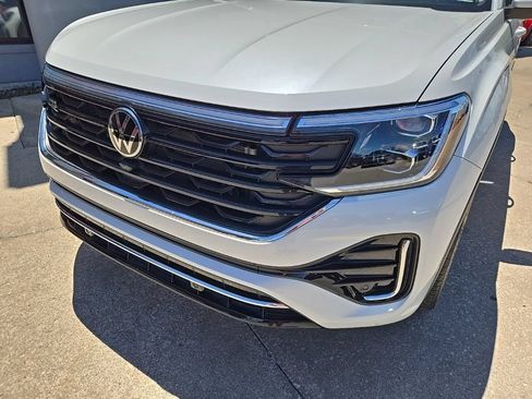Used 2024 Volkswagen Atlas SEL Premium R-Line AWD/4WD image 16