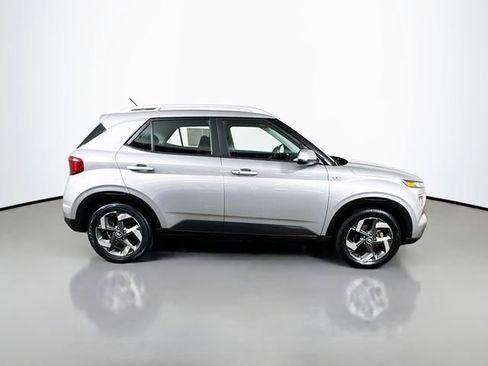 Used 2024 Hyundai Venue SEL image 9