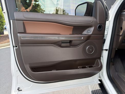 Used 2024 Ford Expedition King Ranch RWD image 17