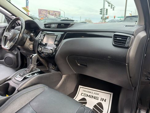 Used 2018 Nissan Rogue Sport SL w/ SL Premium Package image 16