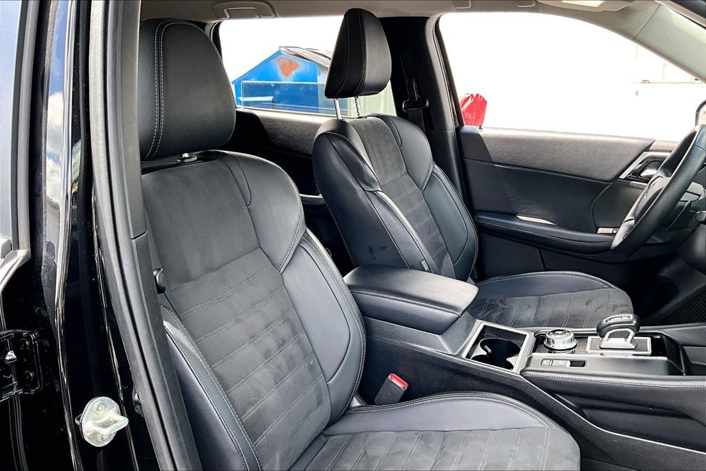 Used 2024 Mitsubishi Outlander SE AWD/4WD image 27
