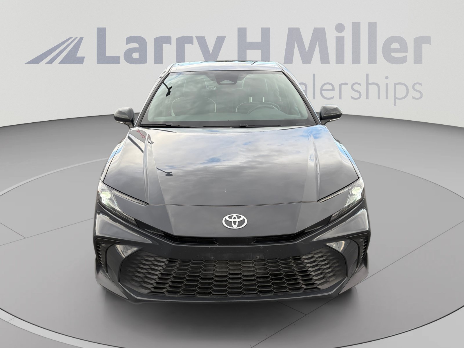 Used 2025 Toyota Camry SE FWD image 8