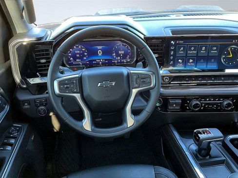 Used 2024 Chevrolet Silverado 1500 LT Trail Boss w/ Convenience Package II image 5