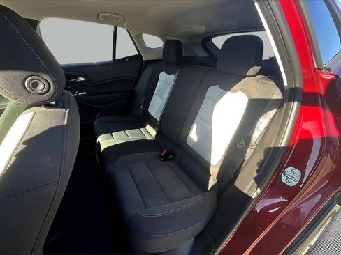 Used 2025 Chevrolet Trax LS w/ LS Convenience Package image 25