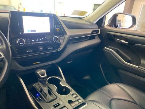 Used 2023 Toyota Highlander XLE AWD/4WD image 14