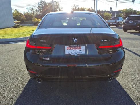 Used 2022 BMW 330i xDrive Sedan w/ Premium Package image 11