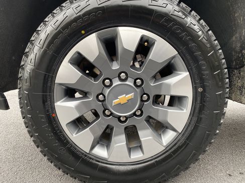 Used 2024 Chevrolet Silverado 2500 Custom w/ Custom Convenience Package image 39