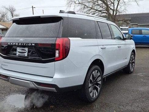 New 2025 Ford Expedition Platinum w/ Driver's Package image 3