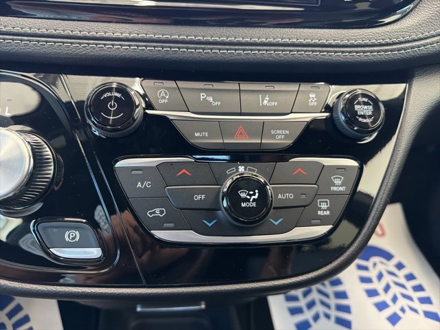 New 2027 Chrysler Pacifica Select FWD image 13