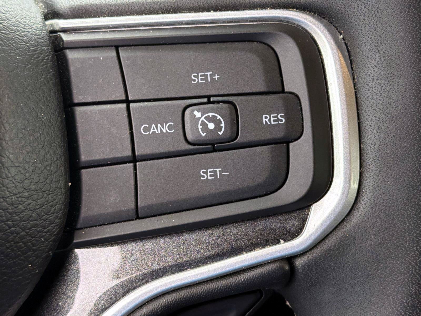 Used 2023 Jeep Wagoneer 4WD w/ Premium Group I image 19