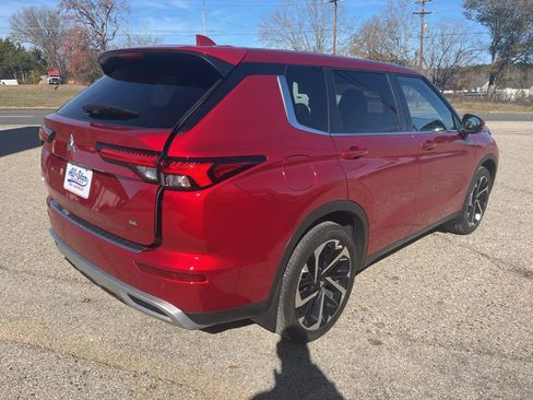 Used 2024 Mitsubishi Outlander SE image 13