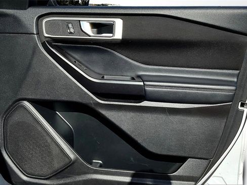Used 2020 Ford Explorer XLT image 28