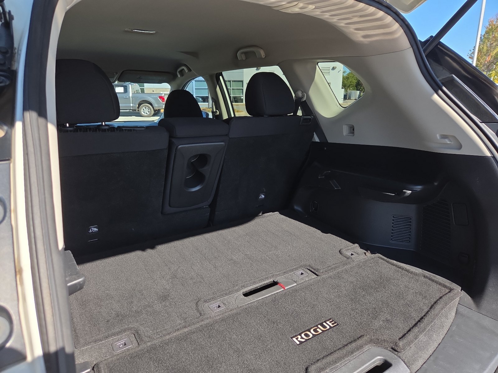 Used 2017 Nissan Rogue S w/ Appearance Package FWD image 8