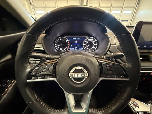 Used 2024 Nissan Altima 2.5 SR FWD image 15